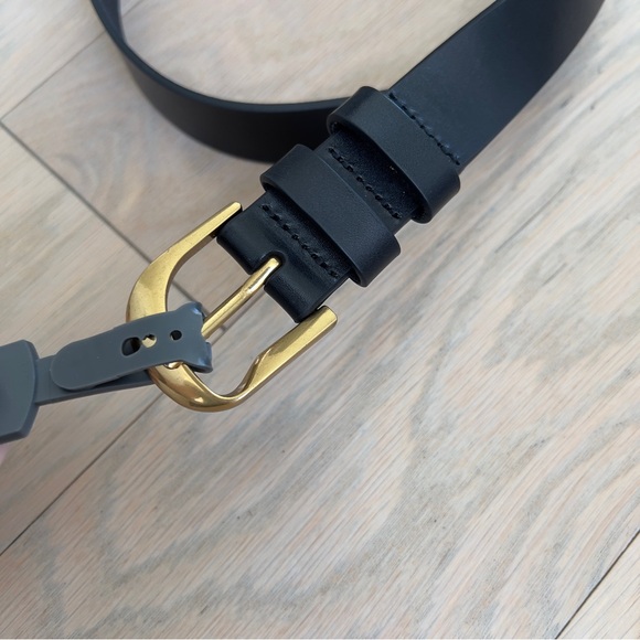 Frame Twist Buckle Leather Belt in Black NWOT main image 6